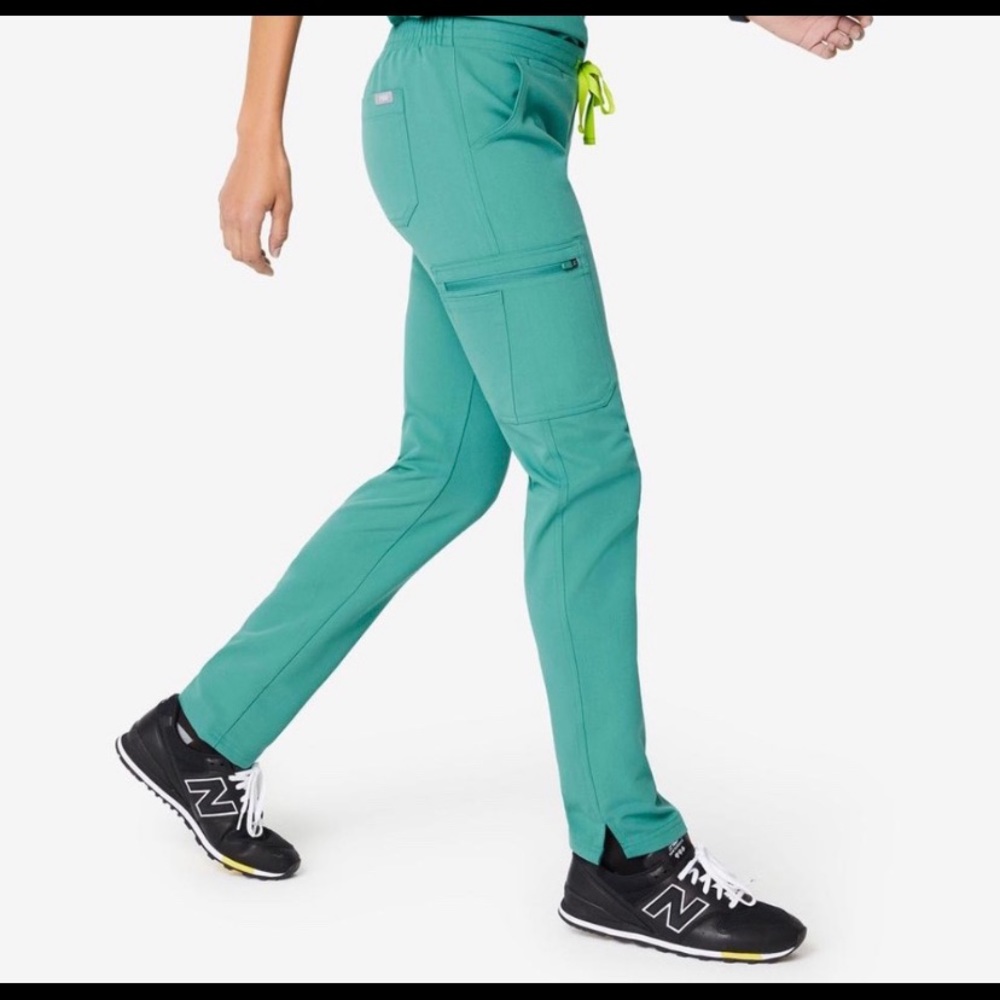 Figs Yola medium regular pants in color “marine”